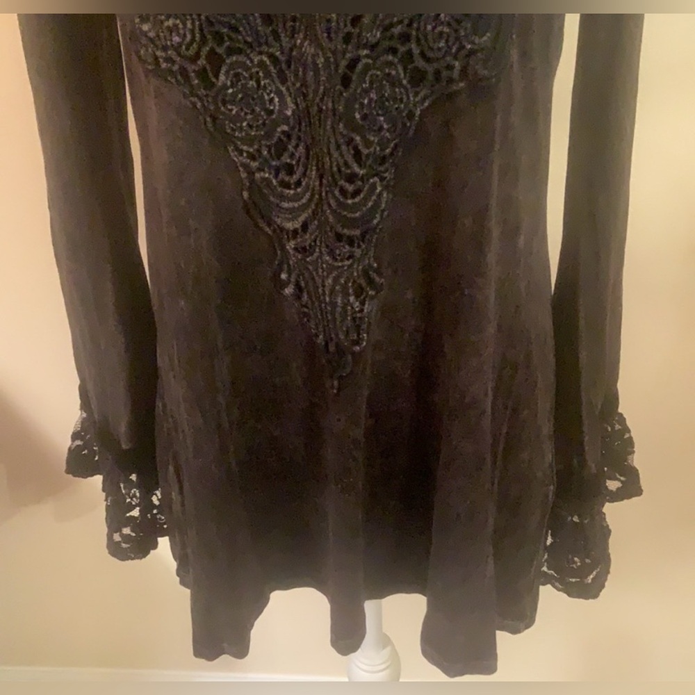 1-DAY SALE! T-PARTY FASHION, Beautiful Lace Bell-Sleeved Top, Black, Medium NWOT - Picture 4 of 4